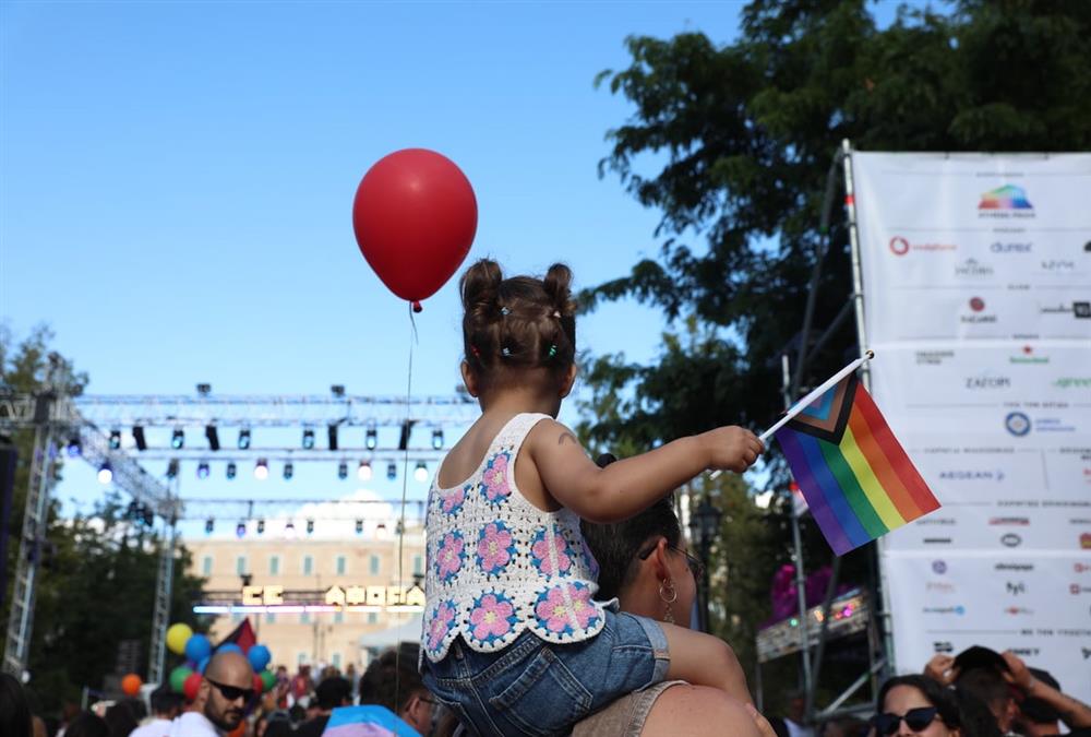Athens Pride 2026: Ένα απέραντο ουράνιο τόξο το κέντρο της Αθήνας - Πλήθος κόσμου στη μεγάλη γιορτή υπερηφάνειας