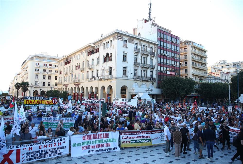 Μεγάλες πορείες στο κέντρο της Θεσσαλονίκης - Τουλάχιστον 13 προσαγωγές και 6 συλλήψεις (EUROKINISSI/INTIME)