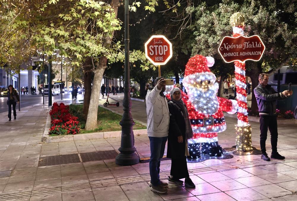 Στους ρυθμούς των Χριστουγέννων η Αθήνα - Οι δωρεάν εκδηλώσεις για μικρούς και μεγάλους