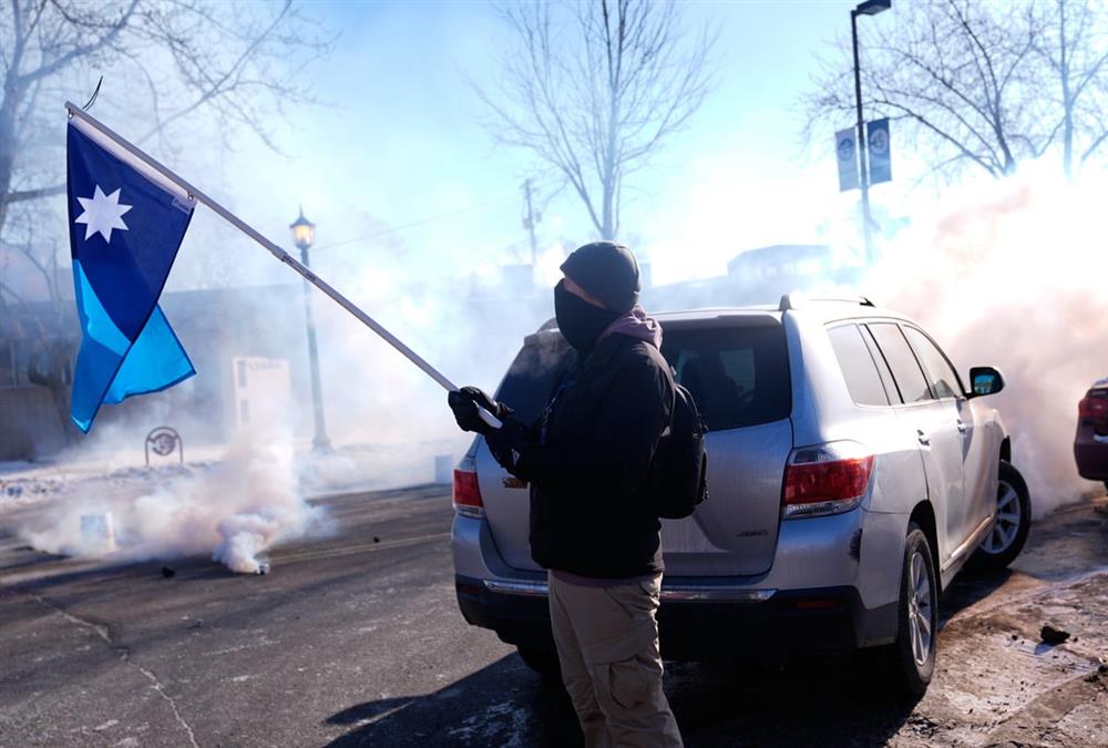 Ανεξέλεγκτη η ICE στη Μινεάπολη: Νεκρός άνδρας που πυροβόλησαν εν ψυχρώ