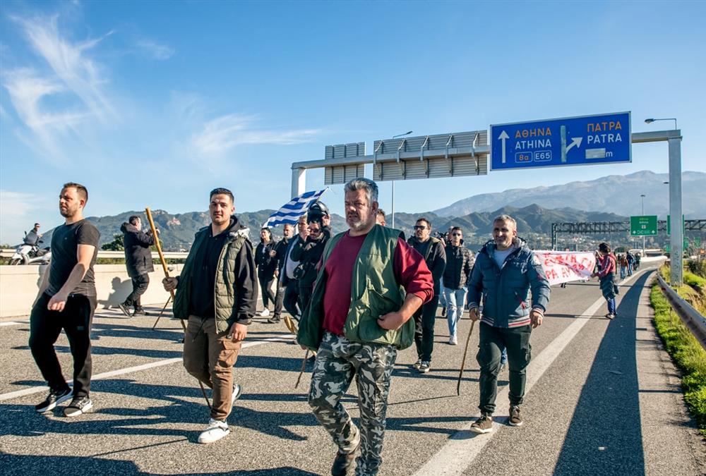 Αγροτικός ξεσηκωμός σε όλη τη χώρα - Επεκτείνονται τα μπλόκα, μεγαλώνει η ένταση