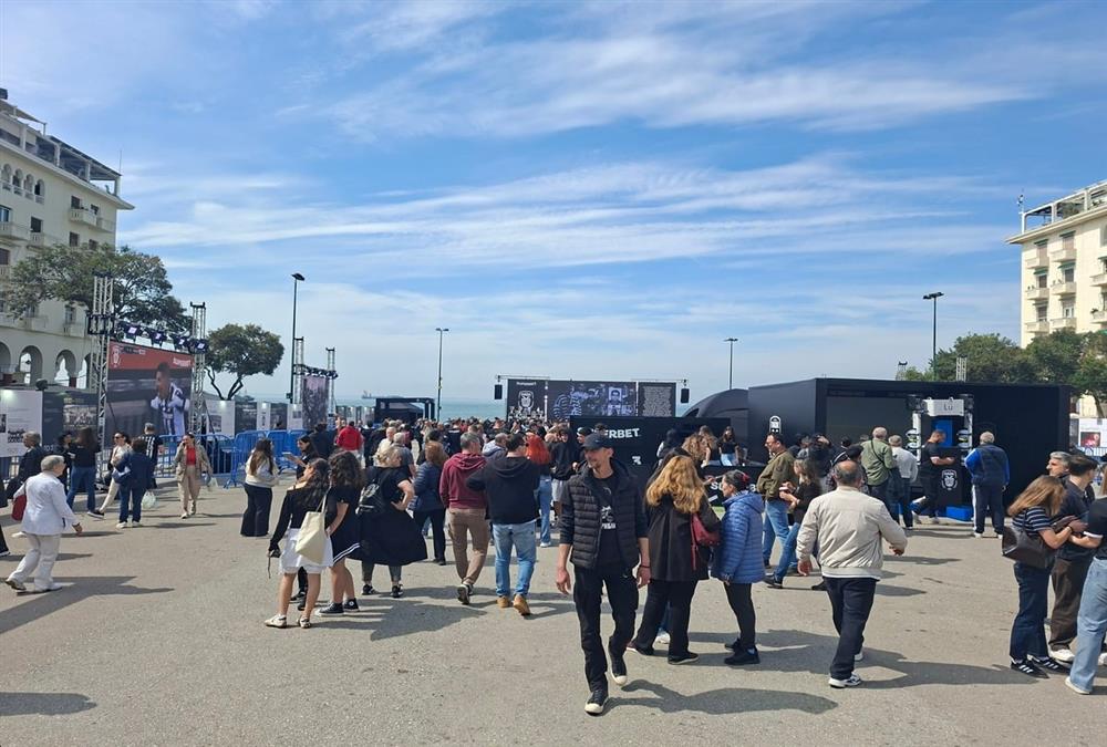 Ο ΠΑΟΚ γιορτάζει έναν αιώνα ζωής: Συγκίνηση, περηφάνια και πολλές εκπλήξεις στην ασπρόμαυρη πλατεία Αριστοτέλους