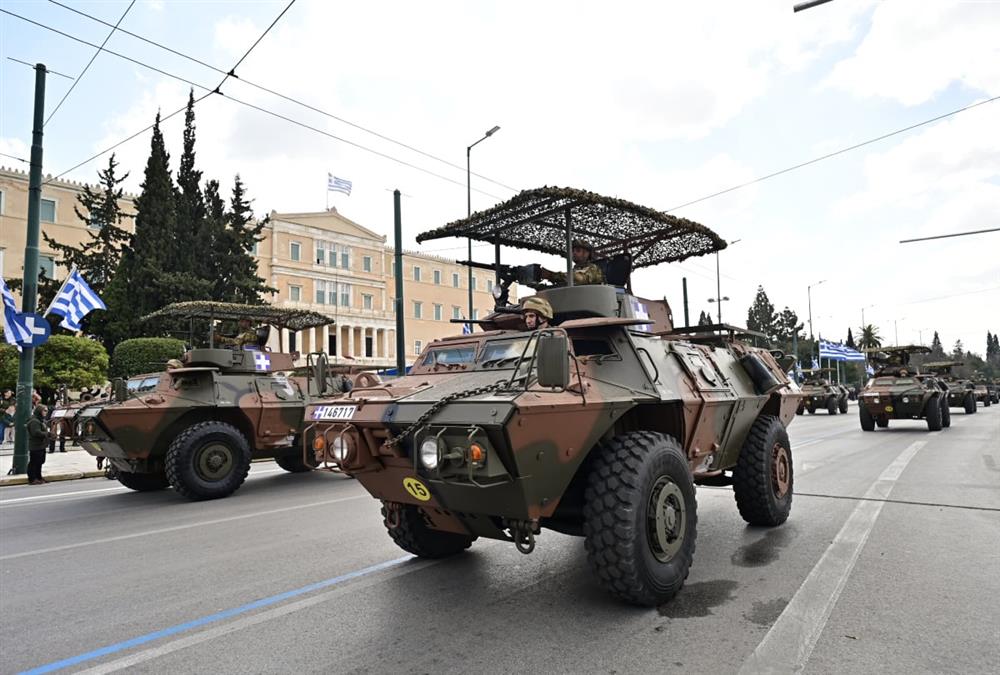 Η μεγάλη στρατιωτική παρέλαση για την 25η Μαρτίου στο Σύνταγμα - Τα νέα οπλικά συστήματα