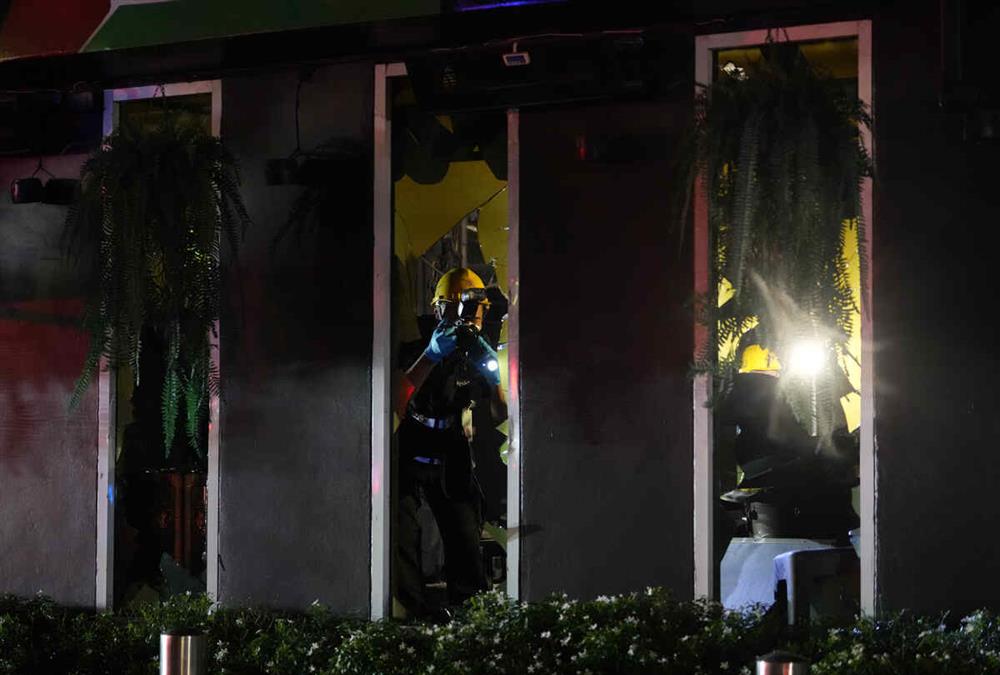Κόλαση φωτιάς με 27 νεκρούς σε παμπ στην Μπανγκόκ (AP)