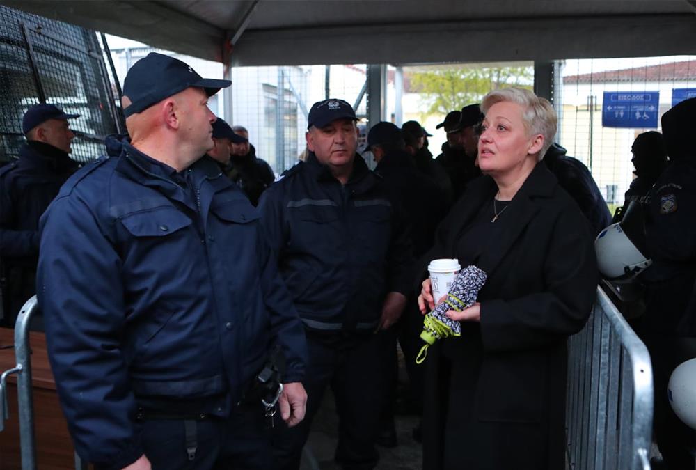 Οργή, ένταση και βαριές καταγγελίες συγγενών στη δεύτερη συνεδρίαση της δίκης των Τεμπών