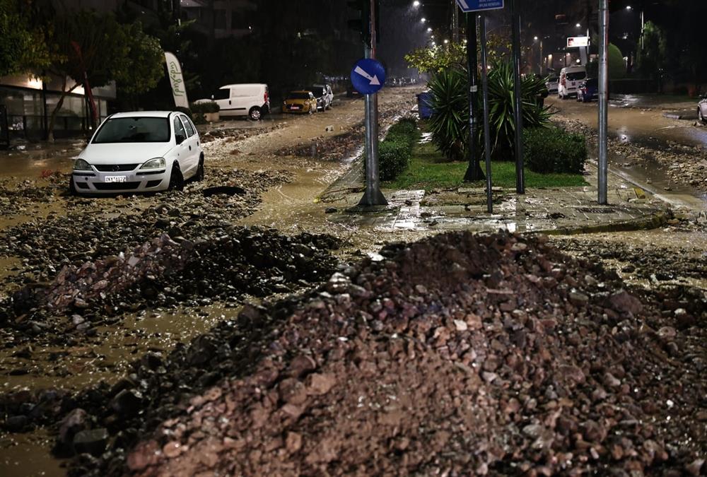 Εικόνες αποκάλυψης μετά το πέρασμα της κακοκαιρίας στην Αττική