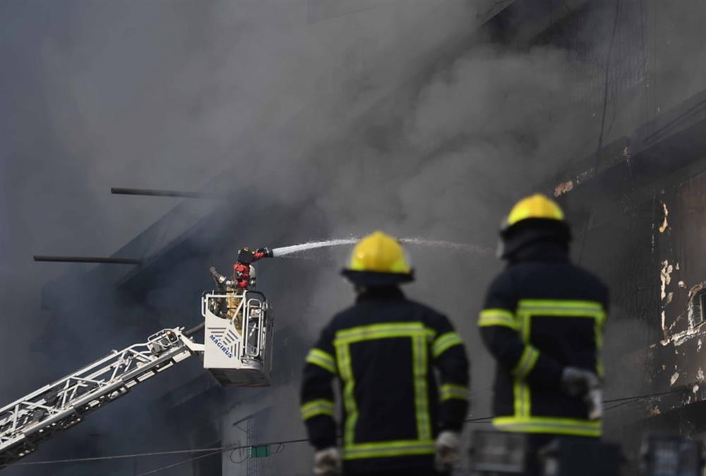 Έξι νεκροί από τεράστια πυρκαγιά σε μεγάλο εμπορικό κέντρο στο Πακιστάν - Εικόνες καταστροφής