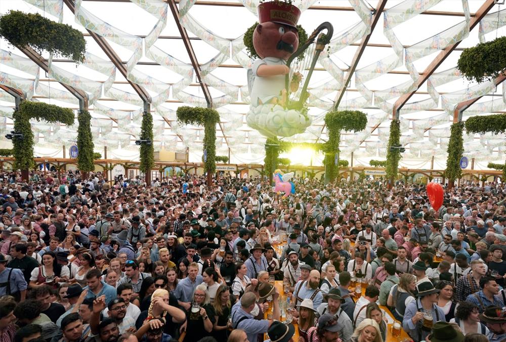 Το Oktoberfest άνοιξε στο Μόναχο! Δείτε τις καλύτερες φωτογραφίες