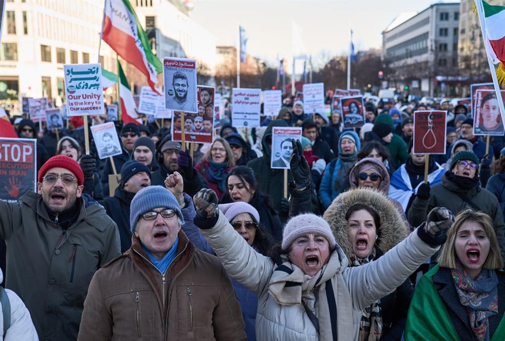Στο πλευρό του ιρανικού λαού διαδηλωτές από όλο τον κόσμο - Συνεχίζεται η εκατόμβη νεκρών στην Τεχεράνη