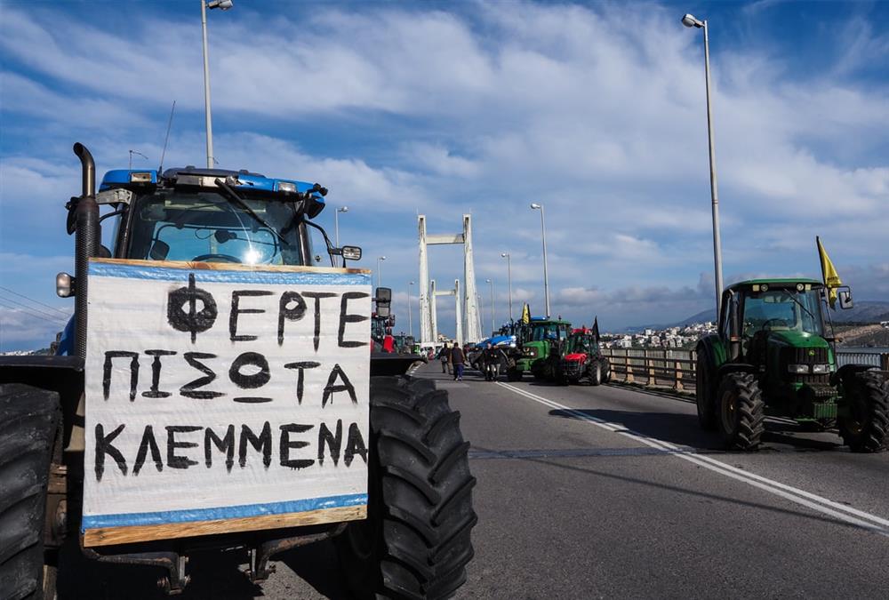 Αγροτικός ξεσηκωμός σε όλη τη χώρα - Επεκτείνονται τα μπλόκα, μεγαλώνει η ένταση