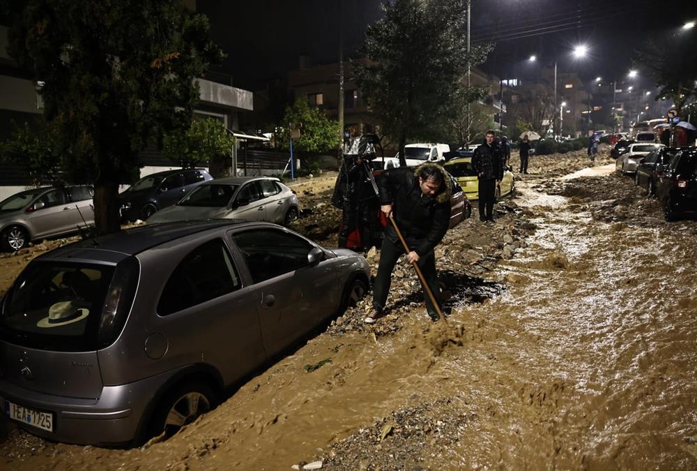 Εικόνες αποκάλυψης μετά το πέρασμα της κακοκαιρίας στην Αττική