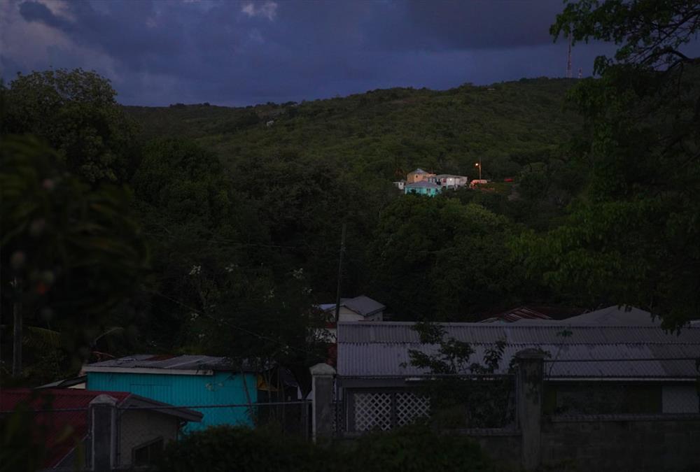 Σε ένα μικροσκοπικό κράτος της Καραϊβικής η κυβέρνηση αποκαθιστά τους Ρασταφάρι δίνοντάς τους το δικαίωμα να καλλιεργούν και να καπνίζουν τη μαριχουάνα τους