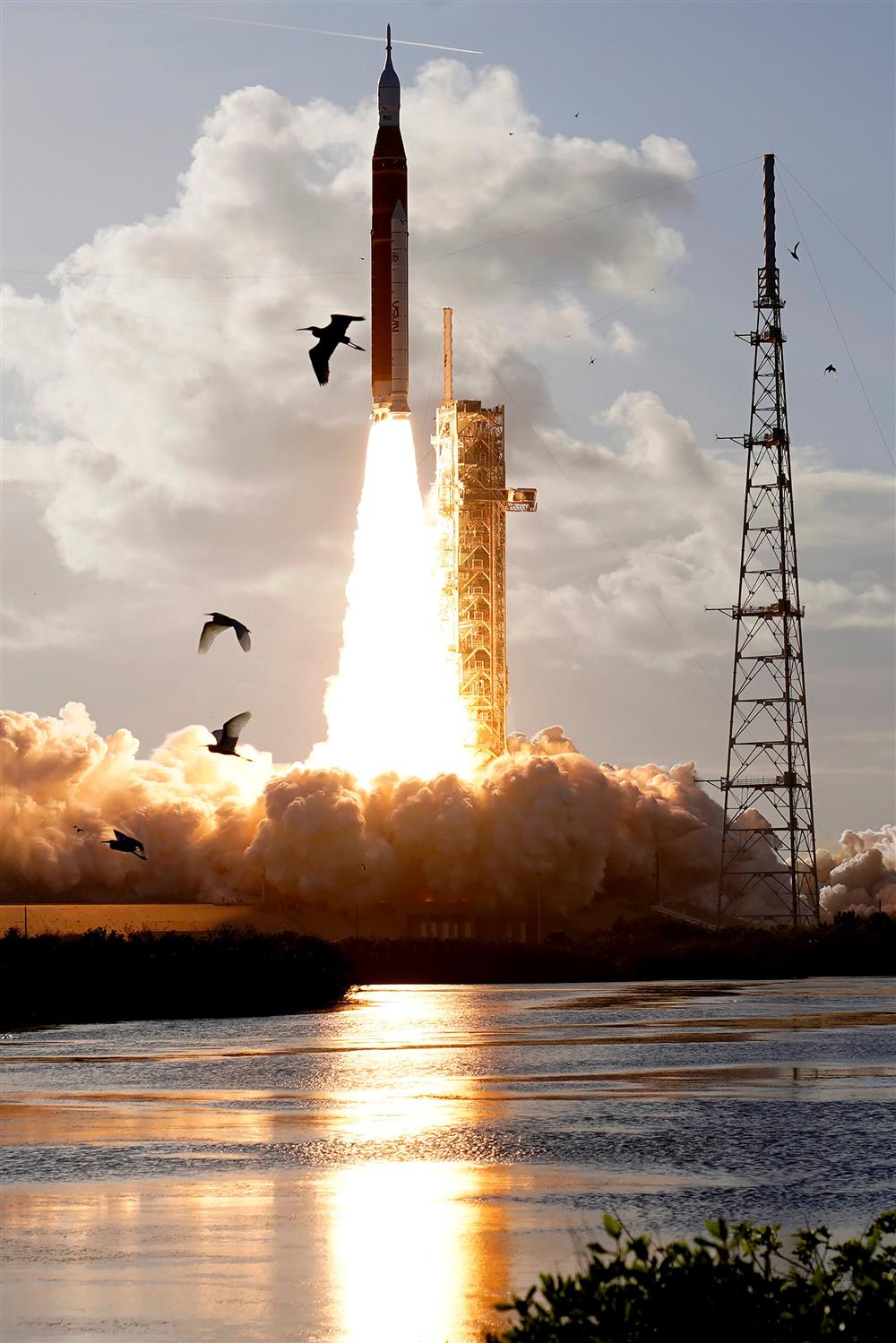 Η πρώτη αποστολή της NASA στο Φεγγάρι μετά από σχεδόν 54 χρόνια - Εντυπωσιακές εικόνες