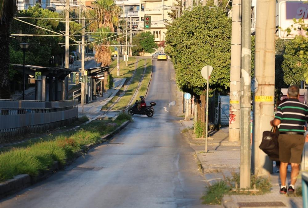 Έρημη πόλη η Αθήνα: Ασυνήθιστες εικόνες από το κέντρο που θυμίζουν... όαση