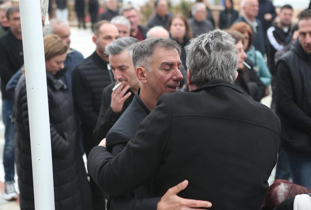 Βουβός πόνος στο τελευταίο «αντίο» στον Στέφανο Μπορμπόκη - Η σημαία του ΠΑΟΚ στο φέρετρό του