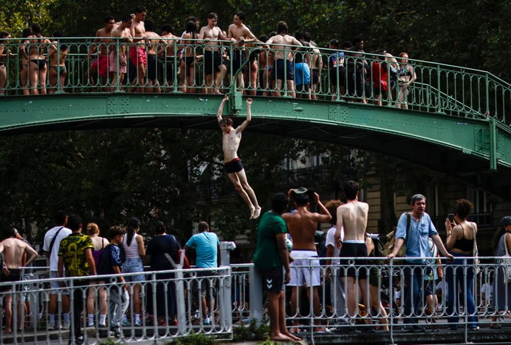 Ιστορικός καύσωνας «σαρώνει» την Ευρώπη