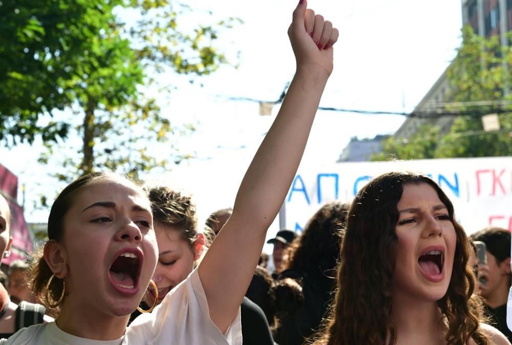 «Από την Ελλάδα μέχρι τη Γαλλία, παλεύουμε»: Στους δρόμους μαθητές, φοιτητές και εκπαιδευτικοί - Το μεγάλο συλλαλητήριο της Αθήνας