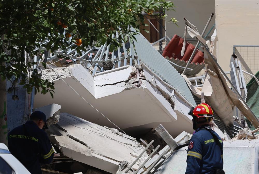 Κατάρρευση πολυκατοικίας στα Πετράλωνα: Εικόνες απόλυτης καταστροφής - Άμορφη μάζα το 4ώροφο κτίριο