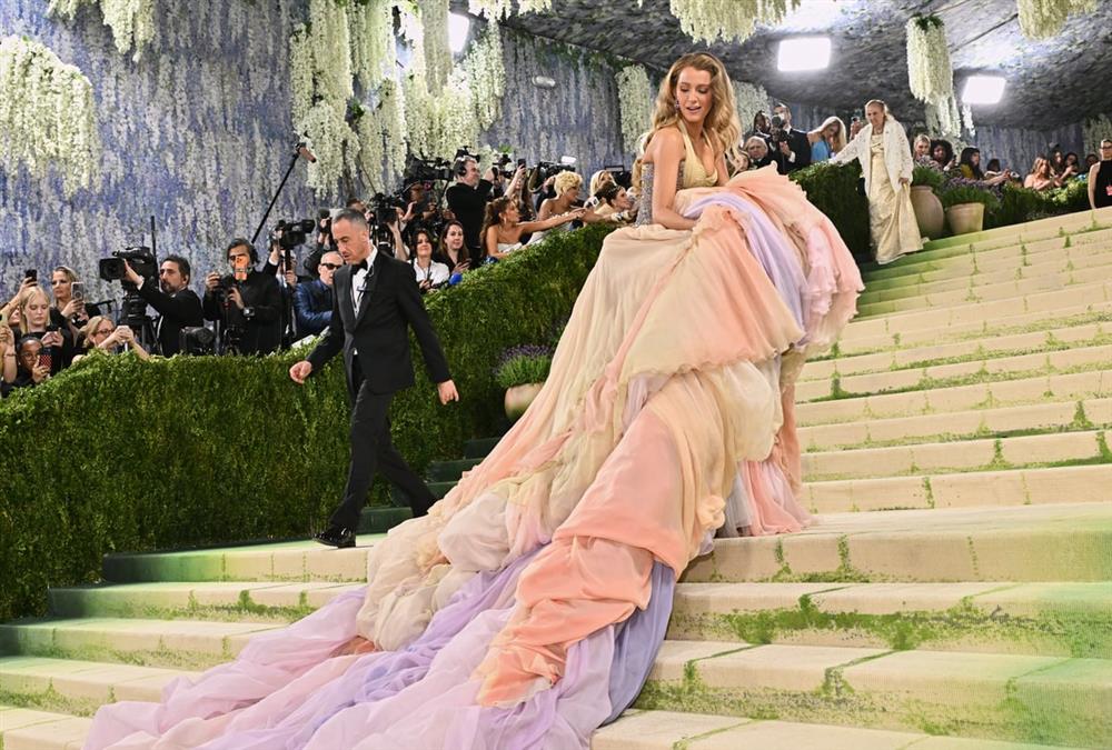 Met Gala 2026: Λάμψη, προκλήσεις και εντυπωσιακές επιστροφές στο κόκκινο χαλί