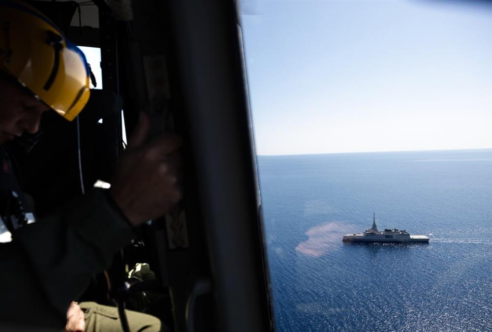 «Θα είμαστε εδώ όποτε χρειάζεται»: Στη Φρεγάτα «Κίμων» Μητσοτάκης και Χριστοδουλίδης