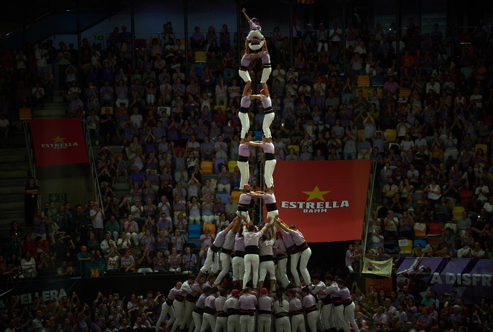 «Castells»: Οι ανθρώπινοι πύργοι της Καταλονίας και η δύναμη της συλλογικότητας