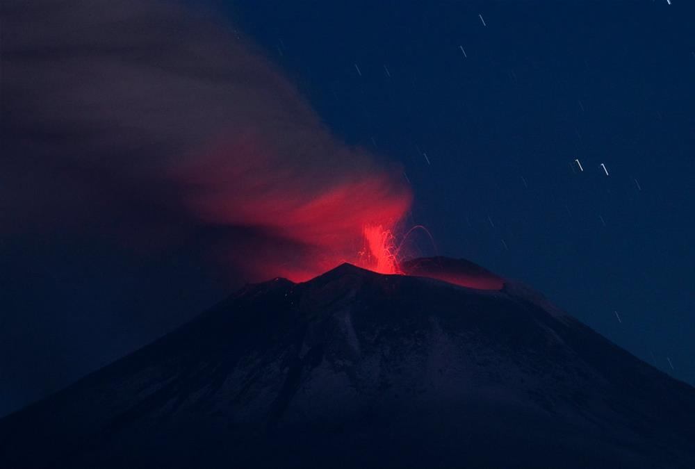 Επίκειται όντως μεγάλη έκρηξη του ηφαιστείου Popo; Το βουνό που βρυχάται κοντά στο Μέξικο Σίτυ καλύπτει τις πόλεις με τέφρα και ακυρώνει τις πτήσεις