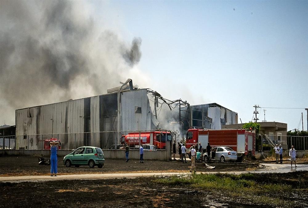 Φονική έκρηξη σε εργοστάσιο στα Εξαμίλια Κορινθίας