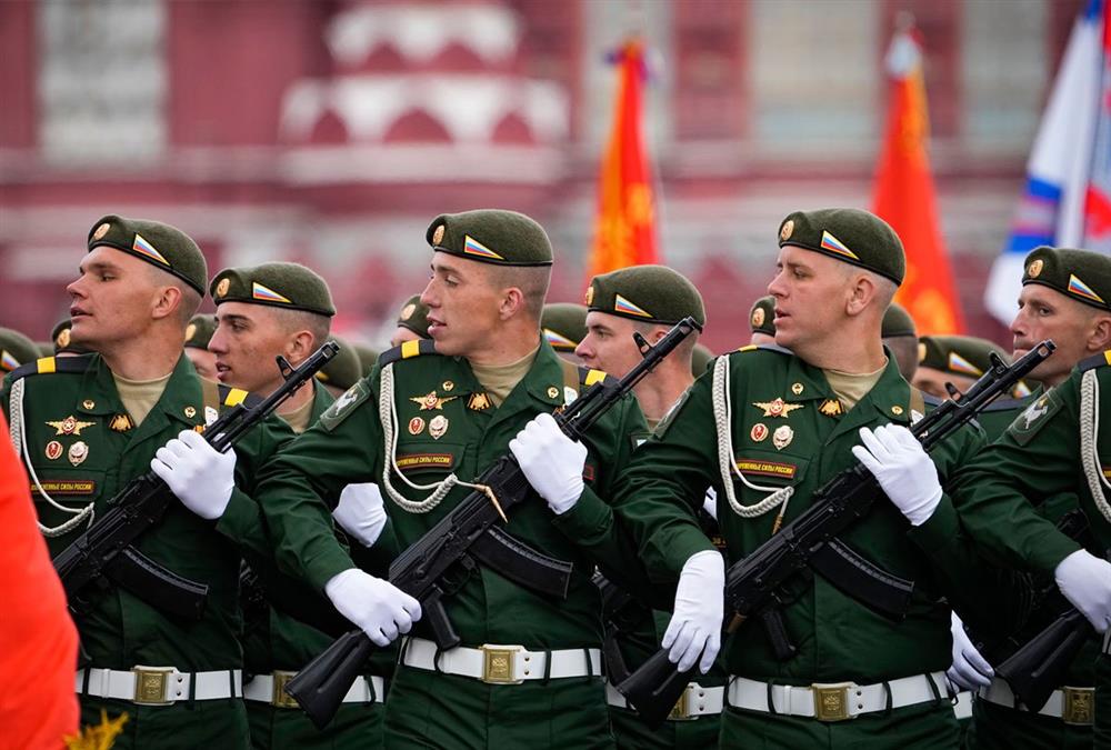 «Μία αναπόφευκτη απάντηση στις πολιτικές της Δύσης» - Ο Βλαντίμιρ Πούτιν στην στρατιωτική παρέλαση για τη Νίκη των Λαών