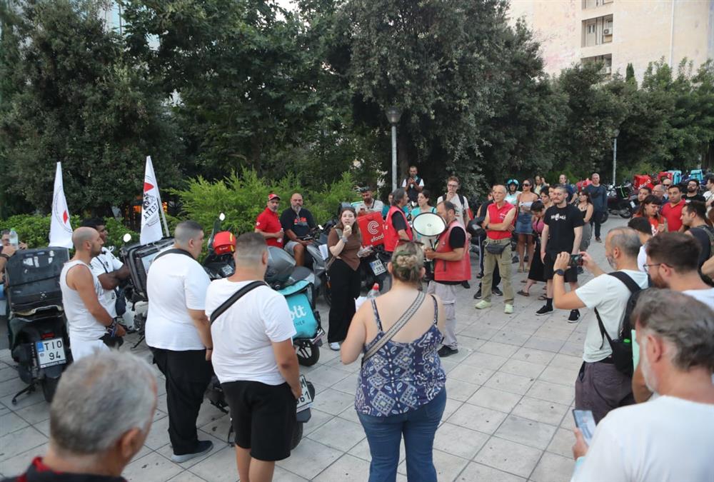 «Κόκκινη κάρτα» από τους διανομείς φαγητού: Στάση εργασίας την ώρα του τελικού του Μουντιάλ