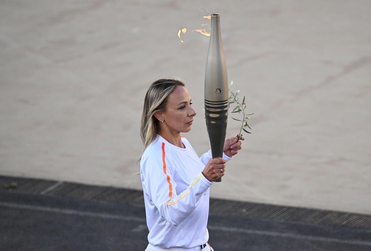 Ολυμπιακοί Αγώνες 2024: Η Αθήνα παρέδωσε τη φλόγα στο Παρίσι - Εντυπωσιακή η  τελετή και τα στιγμιότυπα | Έθνος