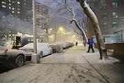 Νέα Υόρκη σε κατάσταση έκτακτης ανάγκης: Απαγόρευση κυκλοφορίας σε όλη την πόλη λόγω σφοδρής χιονοθύελλας