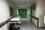 Είδος προς... εξαφάνιση οι τραυματιοφορείς στα δημόσια νοσοκομεία: Κενή 1 στις 2 θέσεις