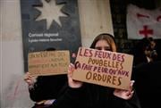 «Δεν έχουμε ούτε καρέκλες να καθίσουμε»: Οι μαθητές στη Γαλλία εξηγούν γιατί εξεγέρθηκαν - Μούχλα, ελλείψεις και υπερπλήρεις τάξεις