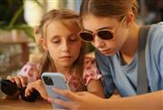 Ευρωπαϊκό «φρένο» στα social media για τους ανήλικους - Όσα ανακοίνωσε η Κομισιόν