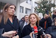 Καρυστιανού: «Μας απαξιώνουν» - Ξεσπούν οι συγγενείς μετά τη διακοπή της δίκης για τα βίντεο λόγω ακατάλληλης αίθουσας