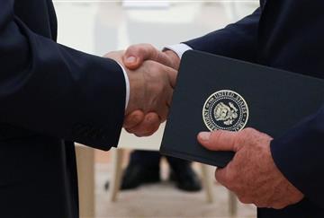 article square background image