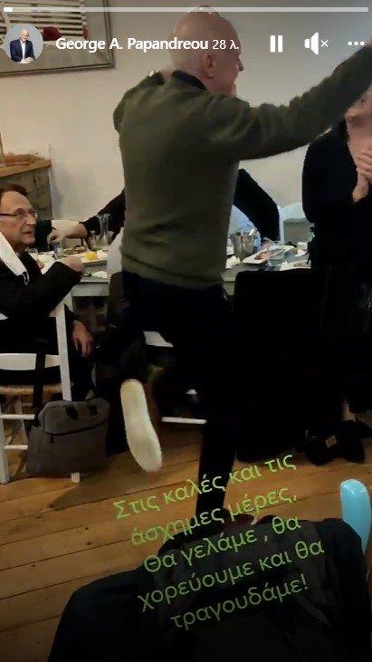 Ο Γιώργος Παπανδρέου χορεύει ζεϊμπέκικο μετά την ήττα