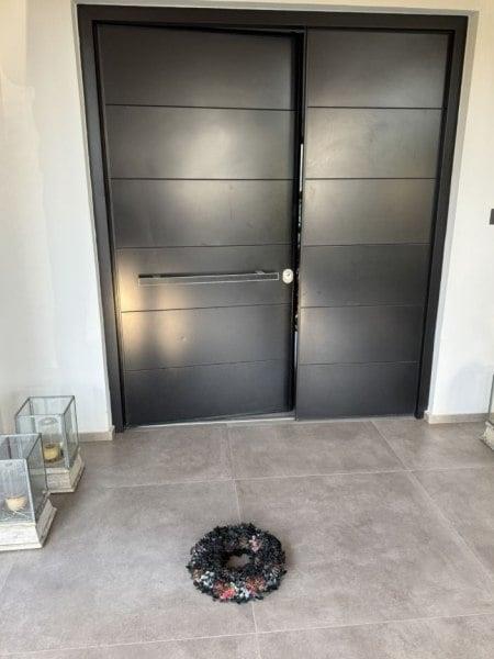 Το μαύρο στεφάνι Το μαύρο στεφάνι