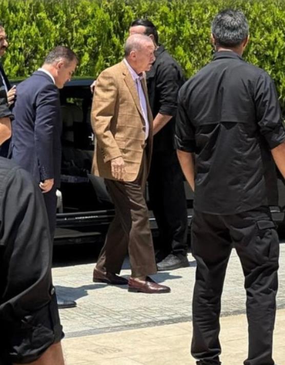 Τα κροκό παπούτσια του Ερντογάν ξεσήκωσαν θύελλες στην Τουρκία της κρίσης