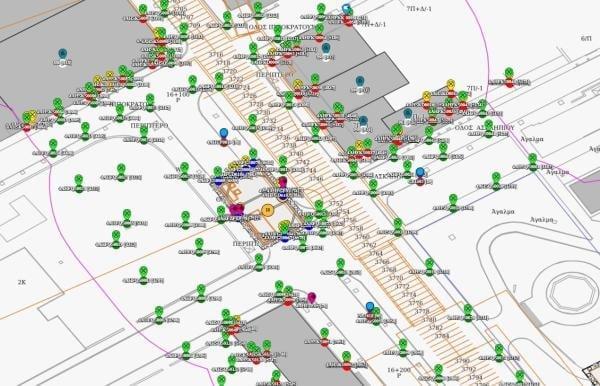 Τα τοποθετημένα όργανα γύρω από το φρέαρ βιβλιοθήκης με τα οποία γίνεται η ονλάιν παρακολούθηση των φορτίων που δέχεται η κατασκευή Τα τοποθετημένα όργανα γύρω από το φρέαρ βιβλιοθήκης με τα οποία γίνεται η ονλάιν παρακολούθηση των φορτίων που δέχεται η κατασκευή