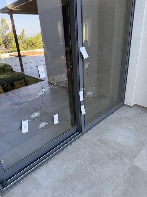 Δεκατέσσερις πυροβολισμοί έξω από οικία γνωστού επιχειρηματία στη Ρόδο (dimokratiki.gr)