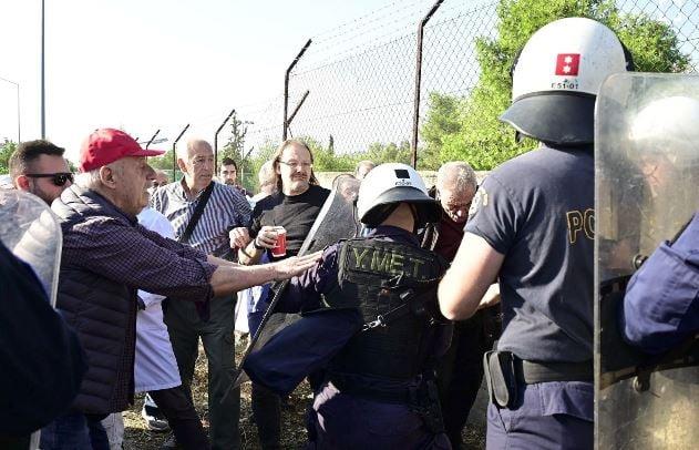 Διαμαρτυρία με αστυνομική παρουσία.