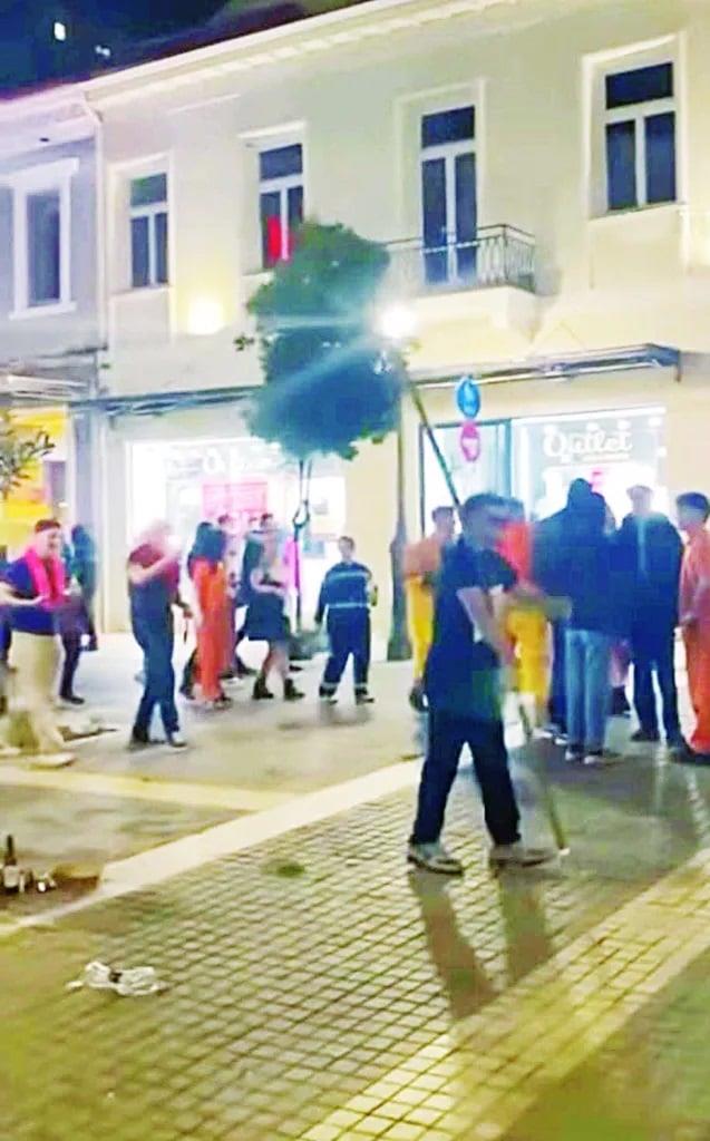 Ξεριζωμένο δέντρο (pelop.gr)