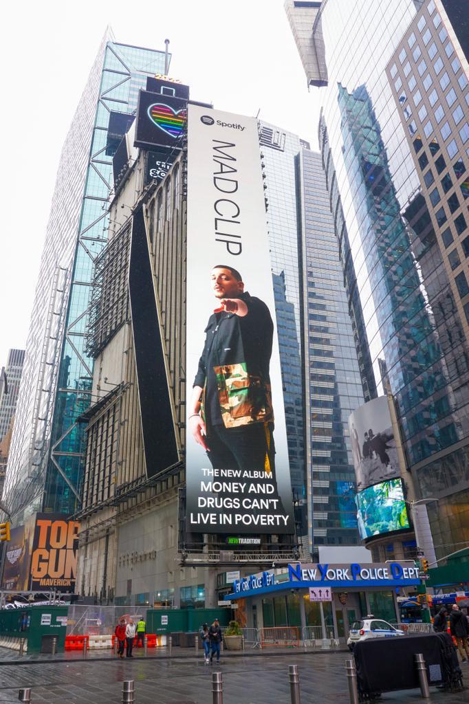 Mad Clip: Ο ράπερ μπήκε σε billboard στην Times Square της Νέας Υόρκης | Έθνος