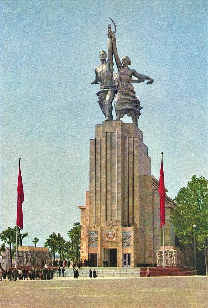 Το σοβιετικό pavilion στην έκθεση του Παρισιού