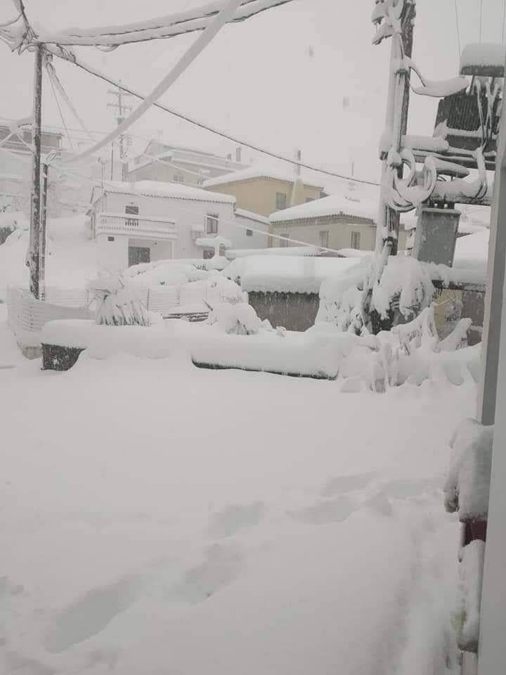 Το χωριό Κερασιά έχει ένα μέτρο χιόνι