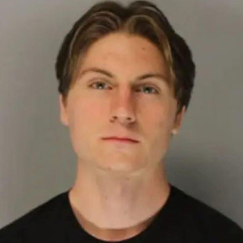 Ο 18χρονος μαθητής Τζέιντεν Ράιαν Γουάλας αντιμετωπίζει σοβαρές κατηγορίες