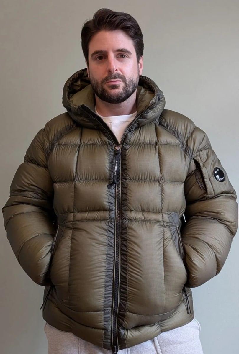 Δασμοί «μαμούθ» για το γαλλικό πουπουλένιο μπουφάν του Άλεξ Γκροσομανίδης (ΒΒC-screenshot) Δασμοί «μαμούθ» για το γαλλικό πουπουλένιο μπουφάν του Άλεξ Γκροσομανίδης (ΒΒC-screenshot)