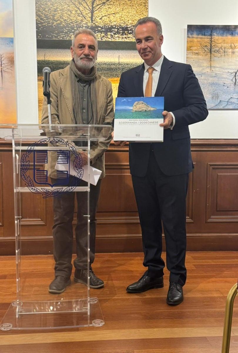 Ρέον φως-Γένεσις: Η νέα εικαστική γλώσσα του Νίκου Κασέρη στην Κωνσταντινούπολη