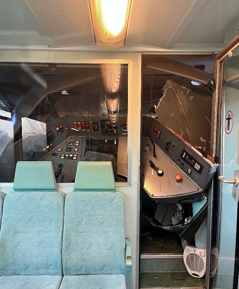 Σοβαρό ατύχημα στον σιδηρόδρομο της Ηλείας: Δέντρο έπεσε σε τρένο